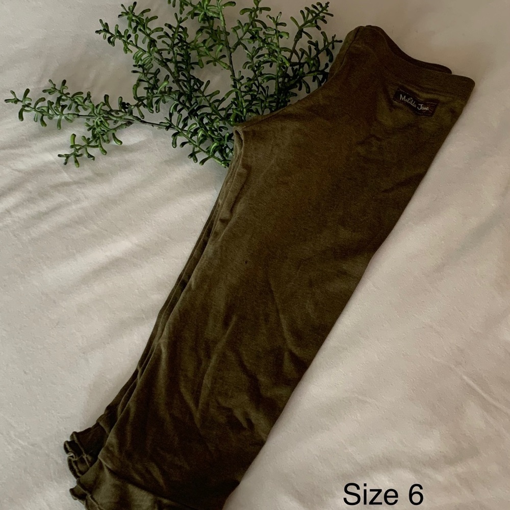 Matilda Jane size 6 ruffled  Capri leggings